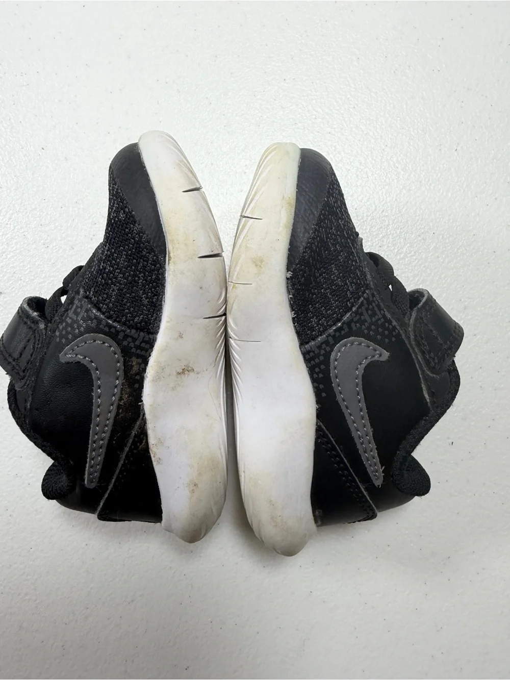 Nike Revolution Toddler Black Knit Hook-and-Loop Sneakers size 3C